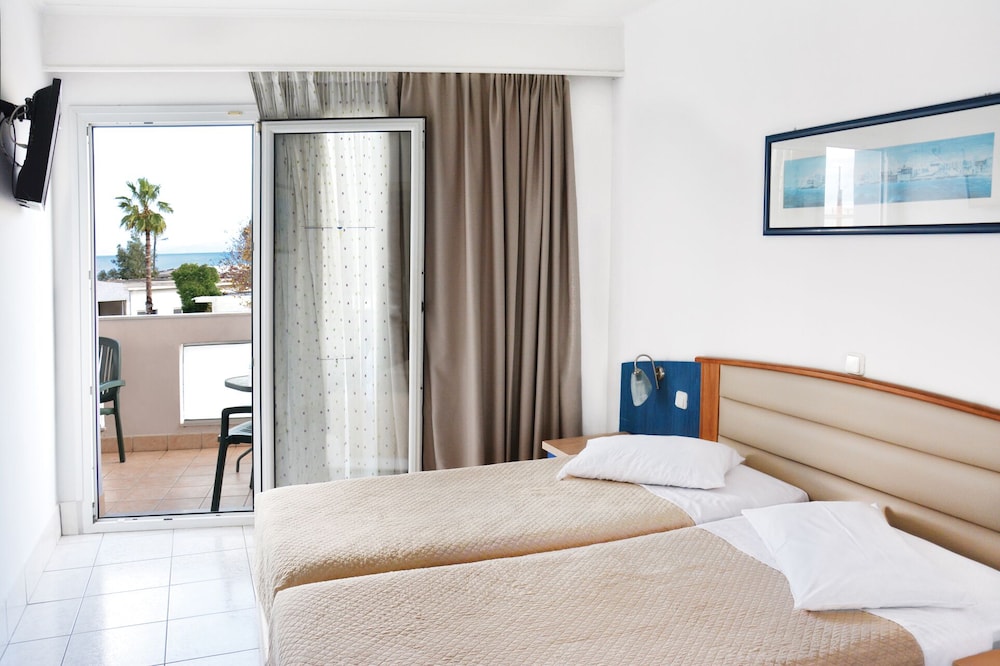 Kosta Palace — Hotel rooms in Kos Town, South Aegean