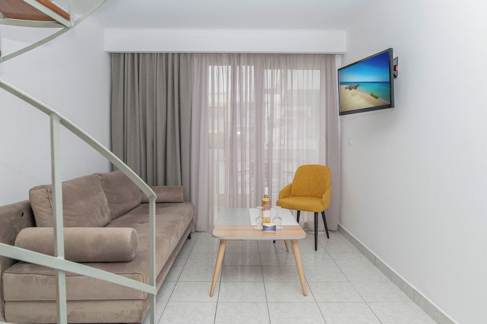 Kosta Palace — Hotel rooms in Kos Town, South Aegean