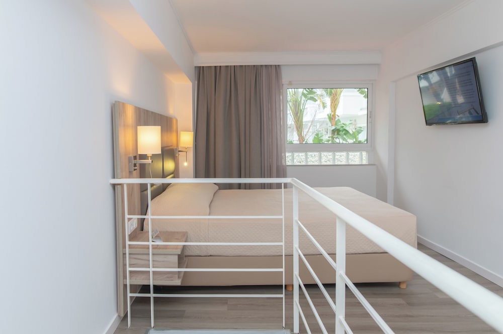 Kosta Palace — Hotel rooms in Kos Town, South Aegean