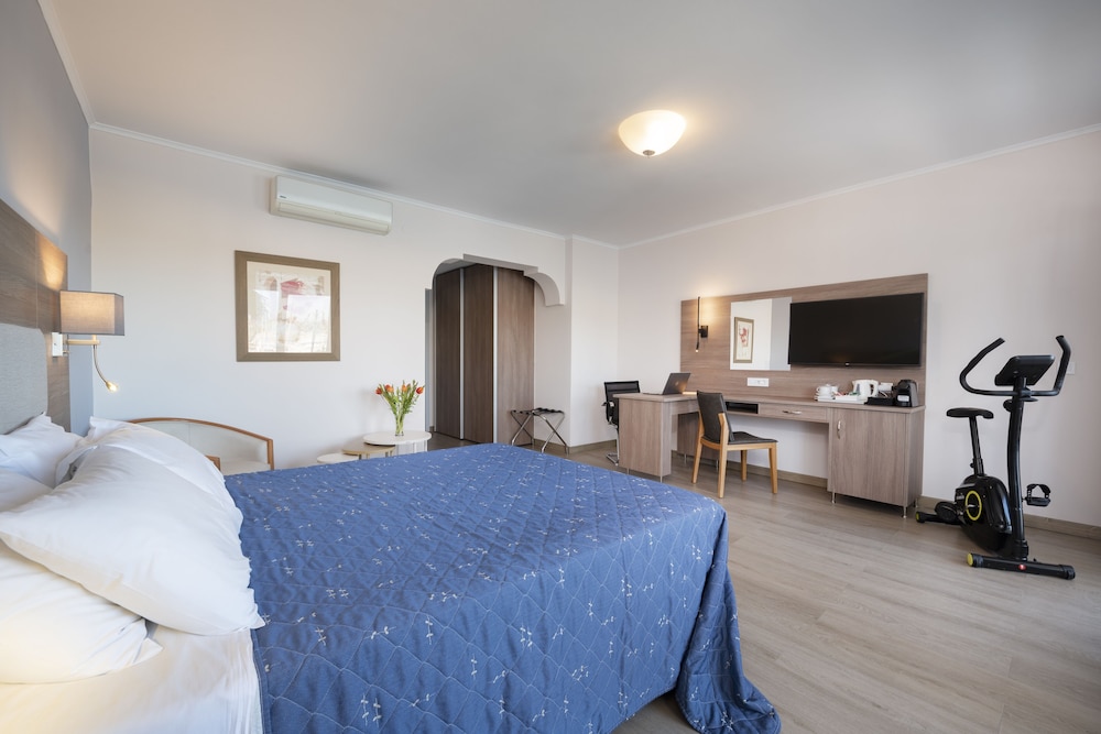Kosta Palace — Hotel rooms in Kos Town, South Aegean