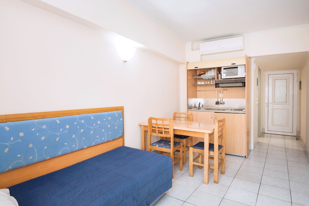 Kosta Palace — Hotel rooms in Kos Town, South Aegean