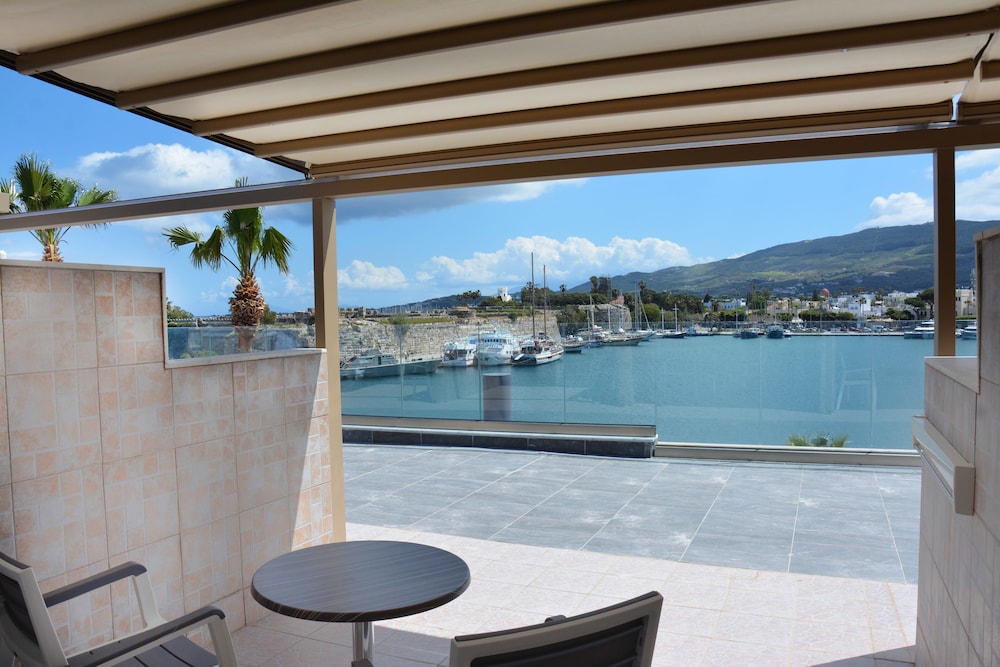 Kosta Palace — Attractions in the area in Kos Town, South Aegean