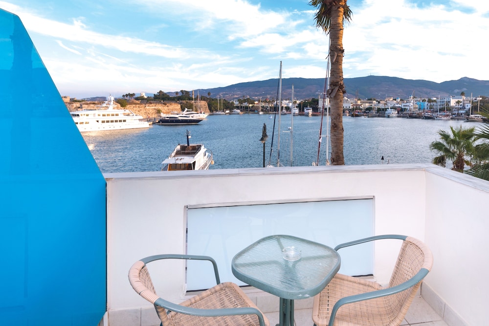Kosta Palace — Hotel rooms in Kos Town, South Aegean