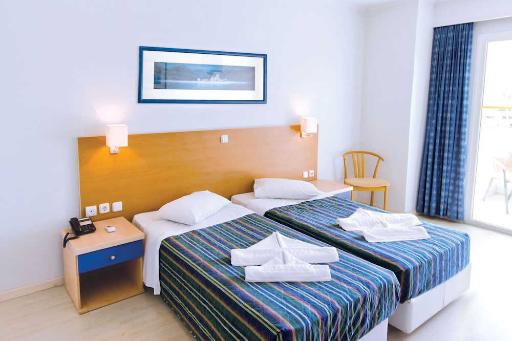 Kosta Palace — Hotel rooms in Kos Town, South Aegean