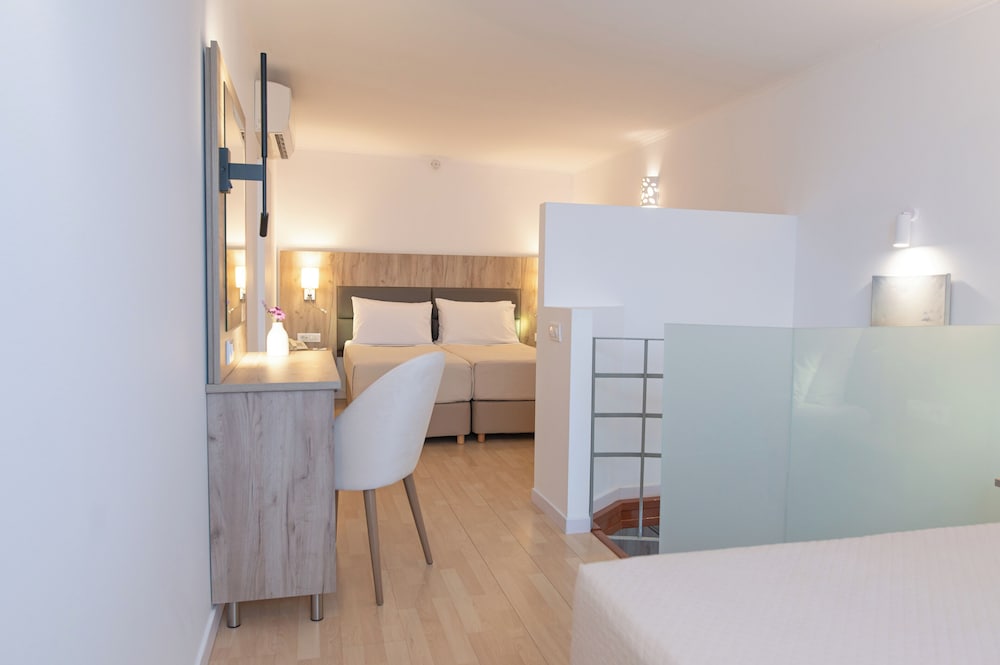 Kosta Palace — Hotel rooms in Kos Town, South Aegean