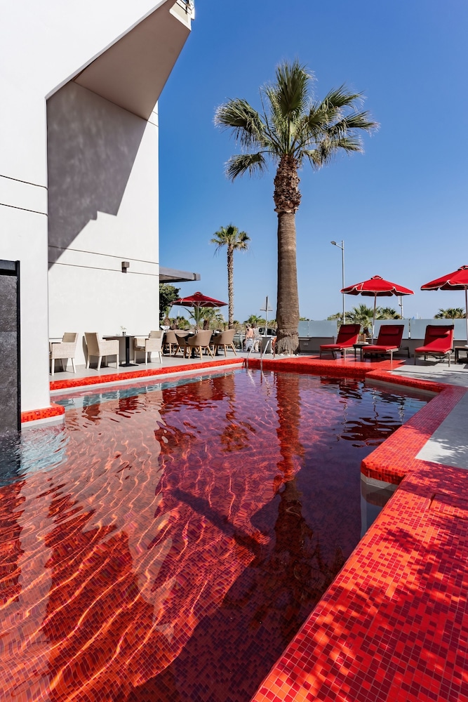 Kriti Beach — Swimming pool in Rethymnon