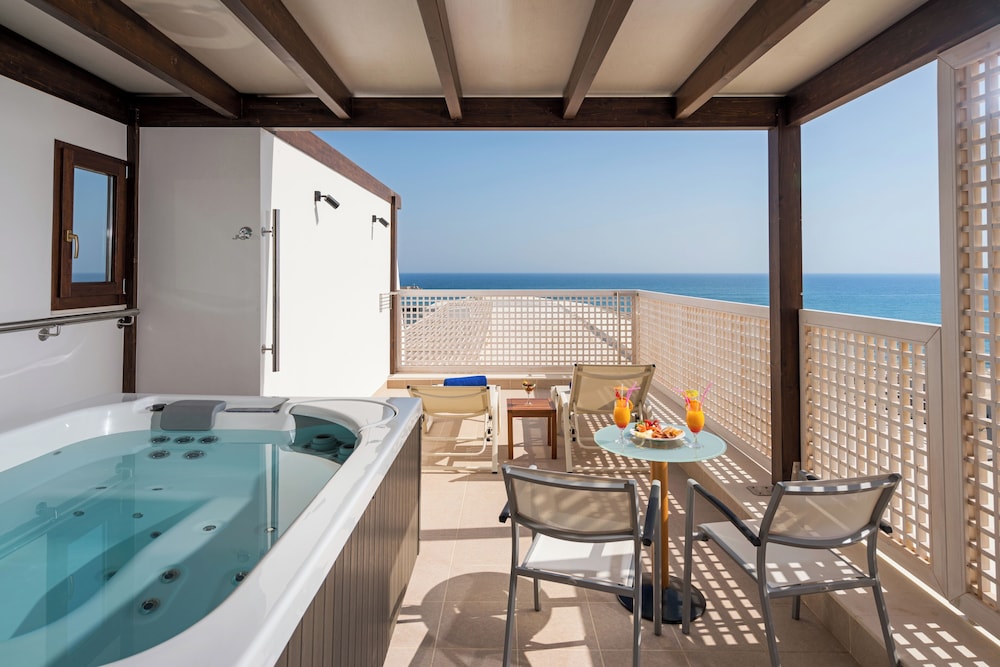 Kriti Beach — Hotel rooms in Rethymnon