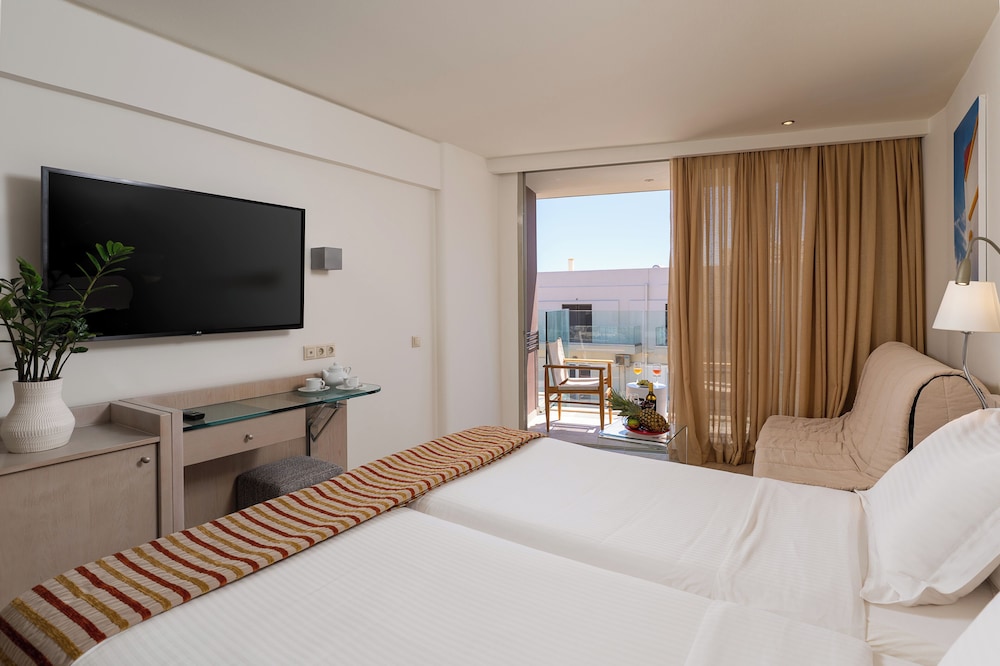 Kriti Beach — Hotel rooms in Rethymnon
