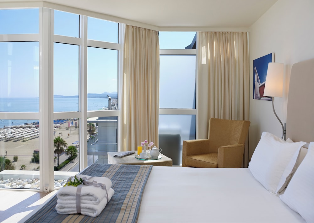 Kriti Beach — Hotel rooms in Rethymnon