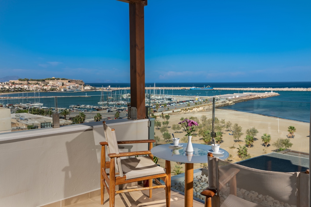 Kriti Beach — Hotel rooms in Rethymnon