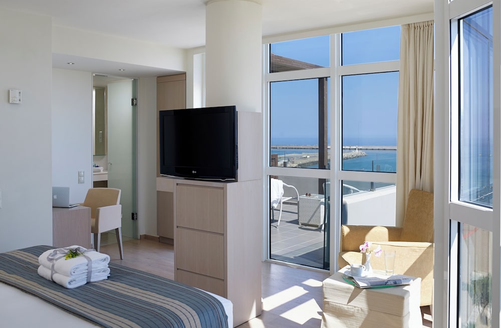 Kriti Beach — Hotel rooms in Rethymnon