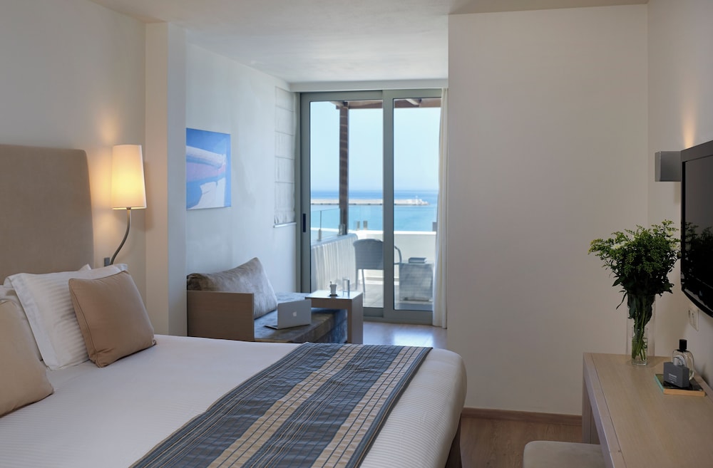 Kriti Beach — Hotel rooms in Rethymnon