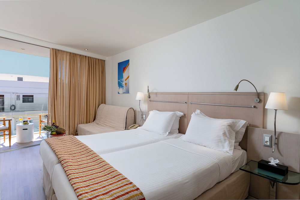 Kriti Beach — Hotel rooms in Rethymnon