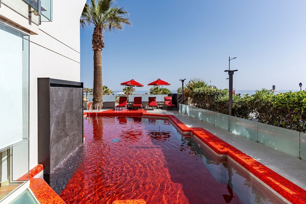 Kriti Beach — Swimming pool in Rethymnon