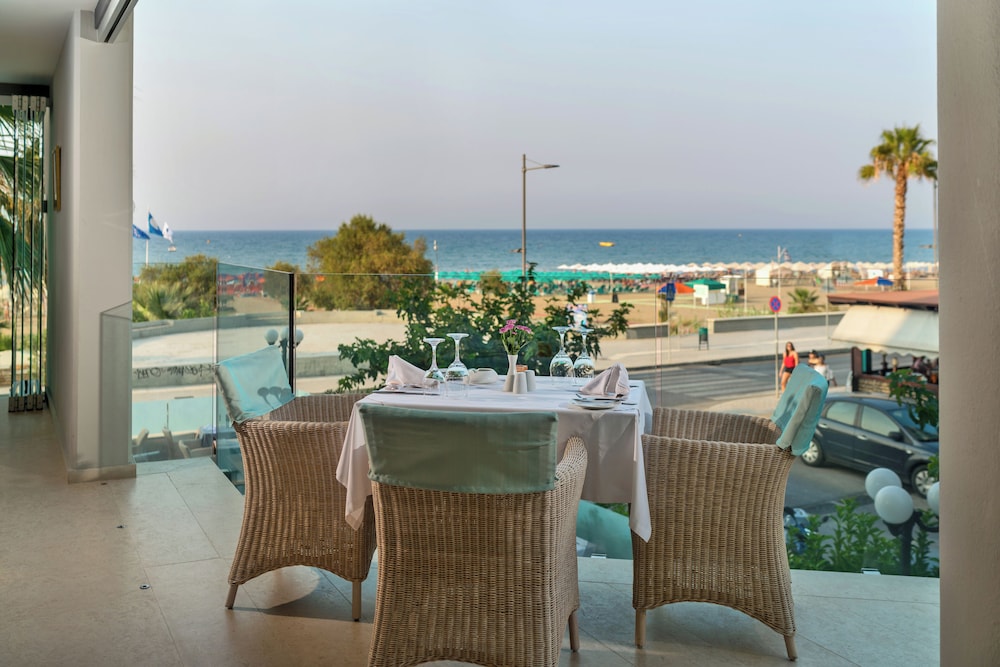 Kriti Beach — Restaurant & bars in Rethymnon