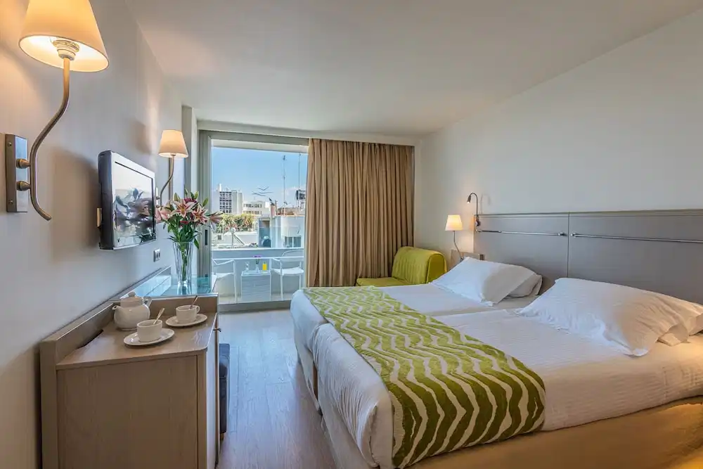 Kriti Beach — Hotel rooms in Rethymnon