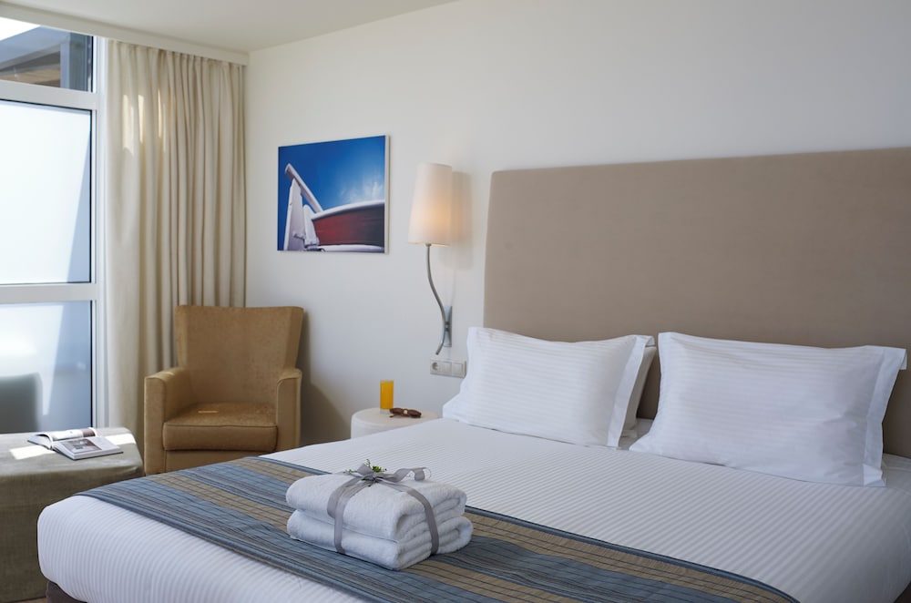 Kriti Beach — Hotel rooms in Rethymnon