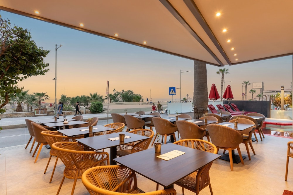 Kriti Beach — Restaurant & bars in Rethymnon
