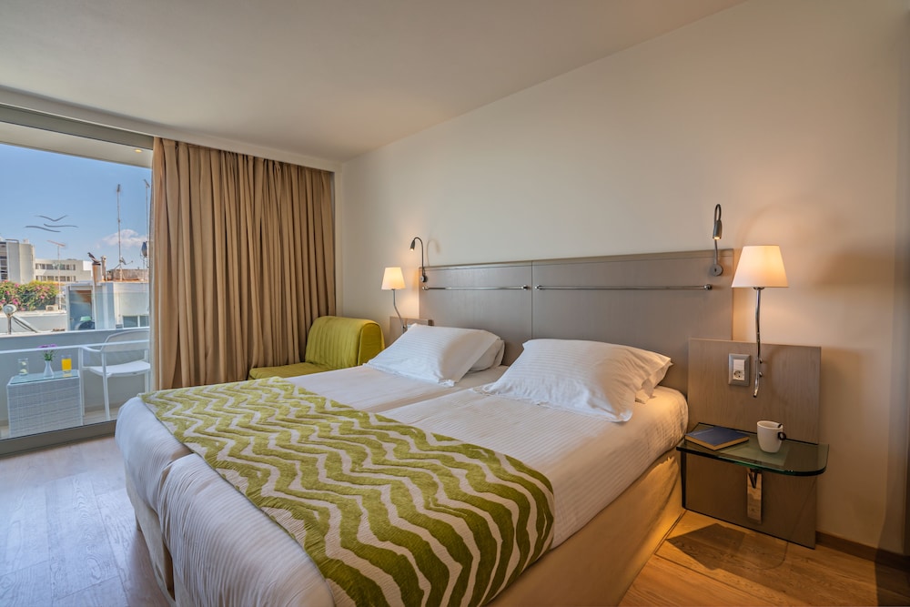 Kriti Beach — Hotel rooms in Rethymnon