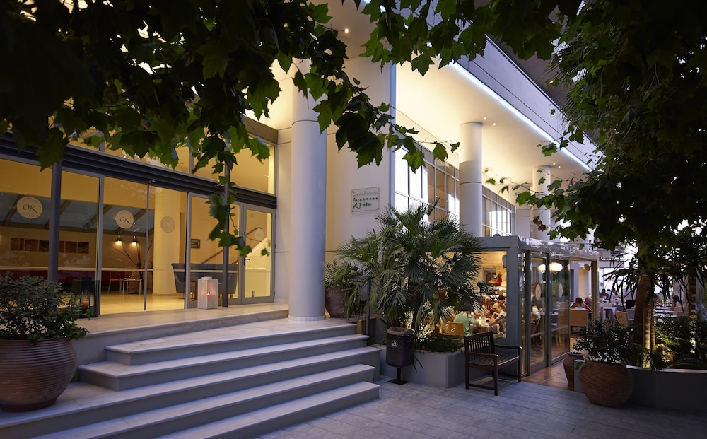 Kriti Beach — Hotel building in Rethymnon