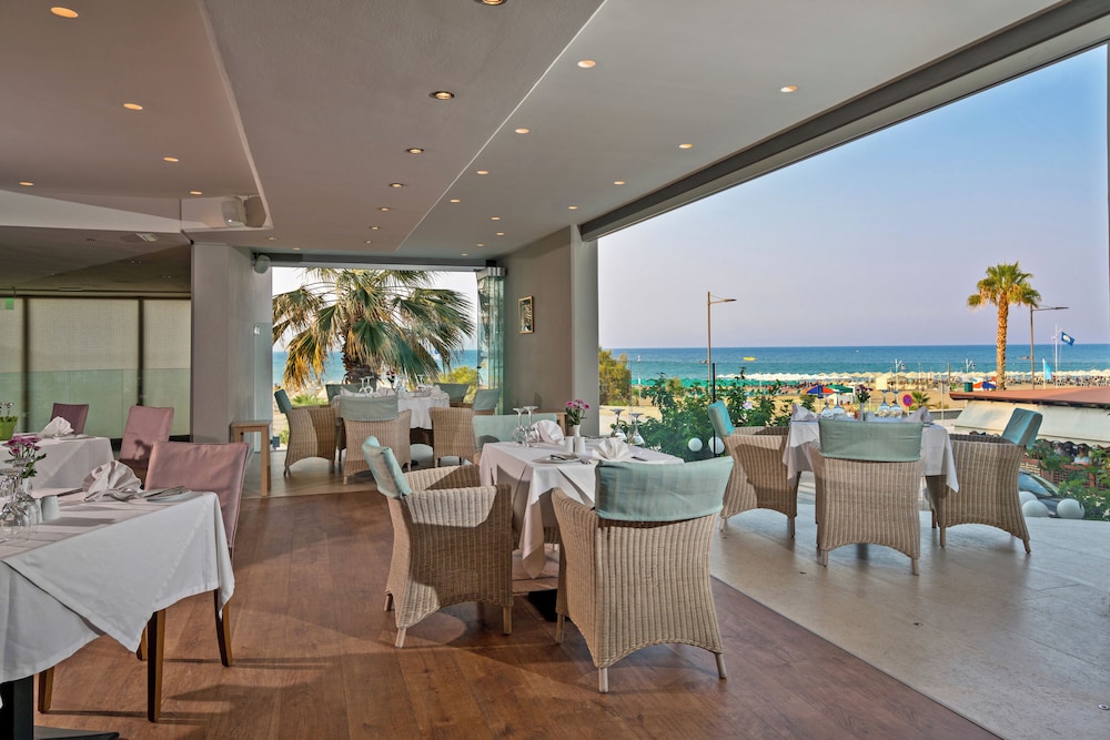 Kriti Beach — Restaurant & bars in Rethymnon