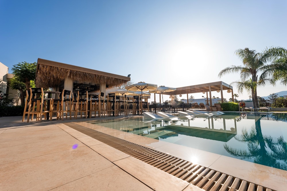 Sentido Kyknos Beach Adults Only - All inclusive — Restaurant & bars in Malia