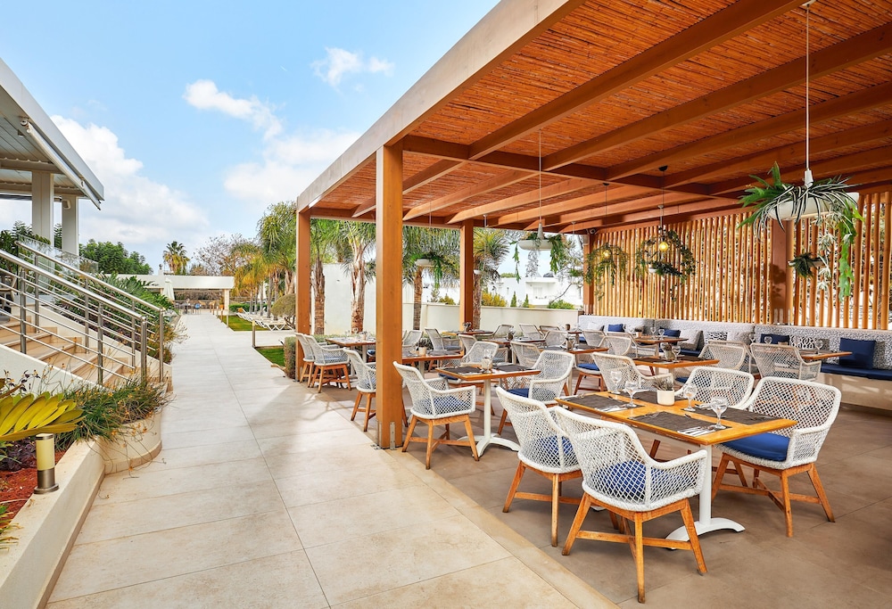 Sentido Kyknos Beach Adults Only - All inclusive — Restaurant & bars in Malia