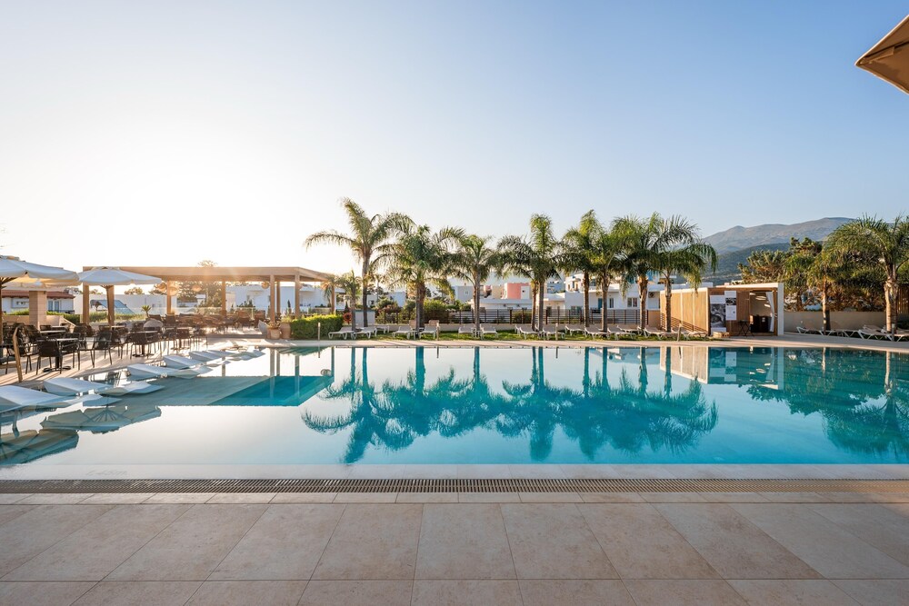 Sentido Kyknos Beach Adults Only - All inclusive — Swimming pool in Malia