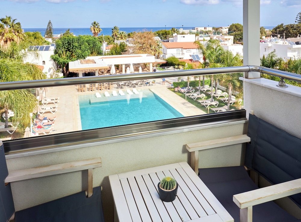 Sentido Kyknos Beach Adults Only - All inclusive — Swimming pool in Malia