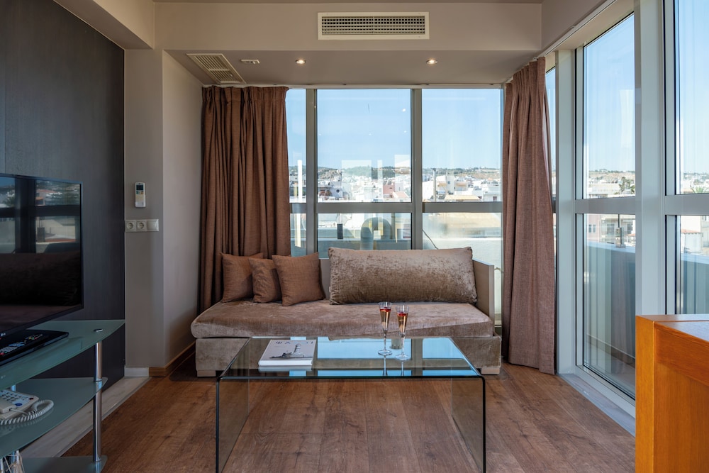 Kyma Suites Beach Hotel — Hotel rooms in Rethymnon