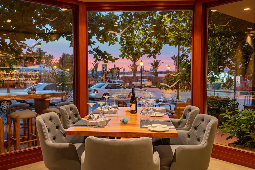 Kyma Suites Beach Hotel — Restaurant & bars in Rethymnon