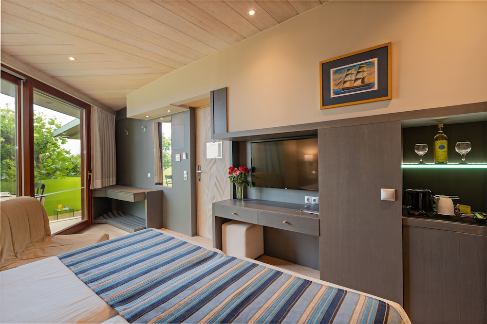 Kyma Suites Beach Hotel — Hotel rooms in Rethymnon