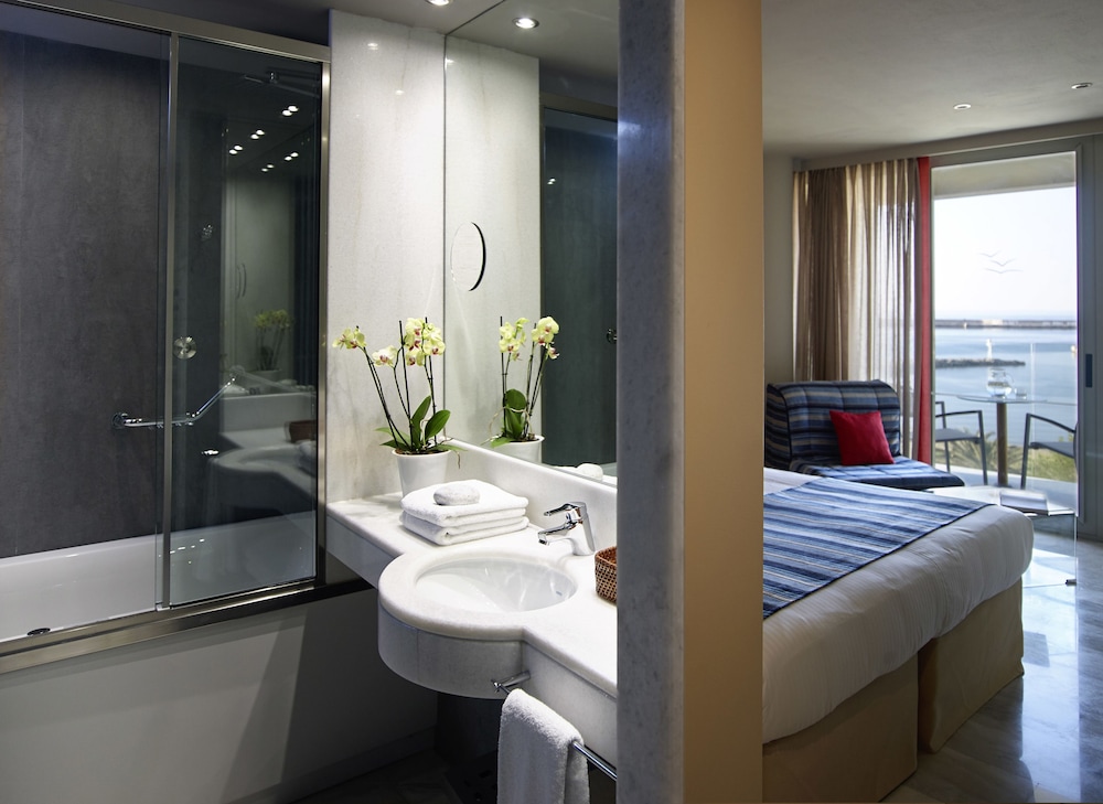 Kyma Suites Beach Hotel — Hotel rooms in Rethymnon