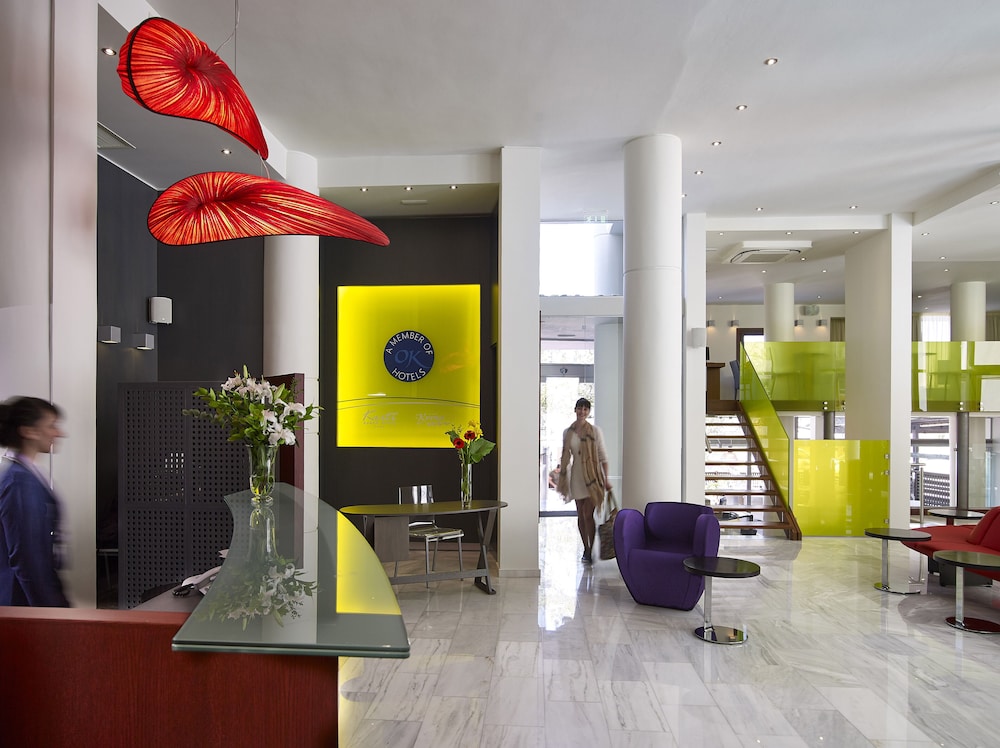 Kyma Suites Beach Hotel — Hotel building in Rethymnon