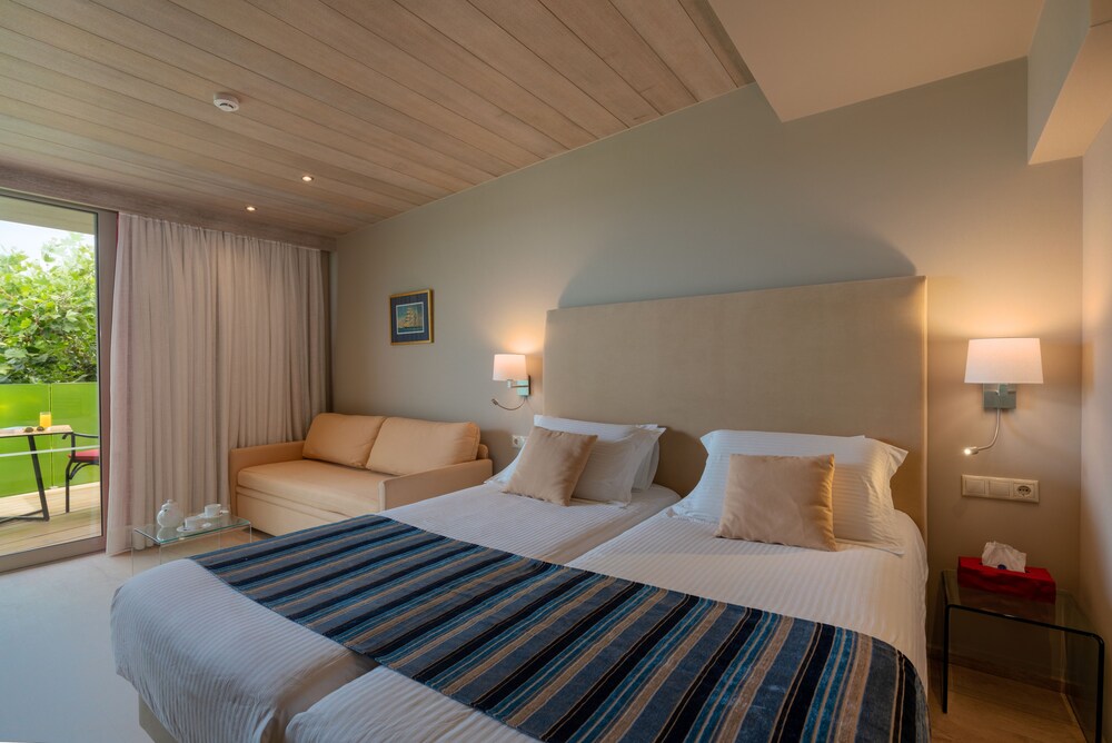 Kyma Suites Beach Hotel — Hotel rooms in Rethymnon