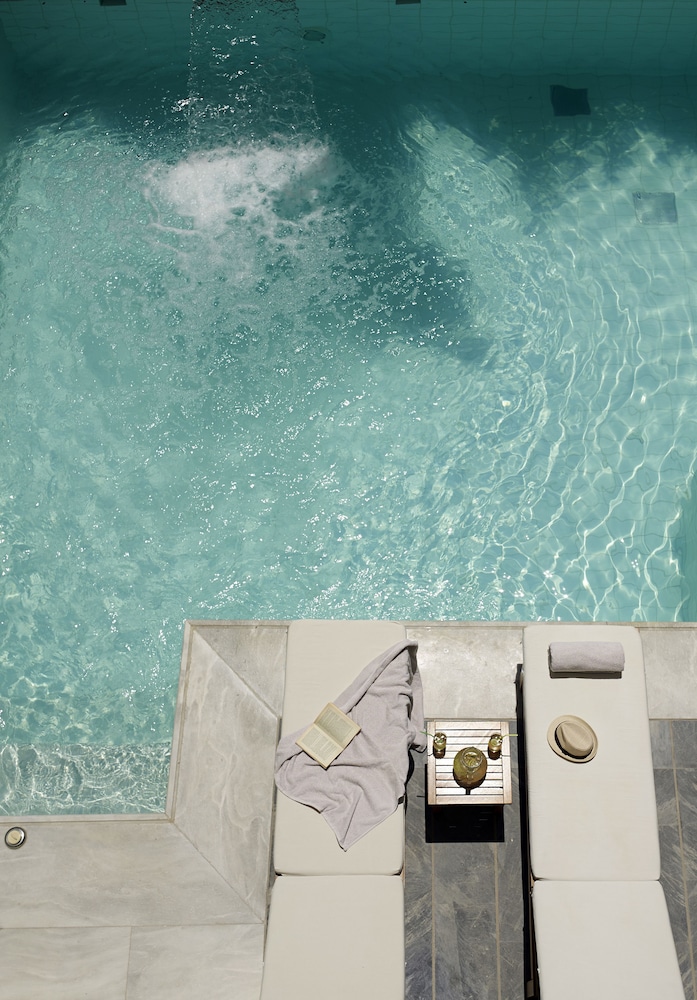 Kyma Suites Beach Hotel — Swimming pool in Rethymnon