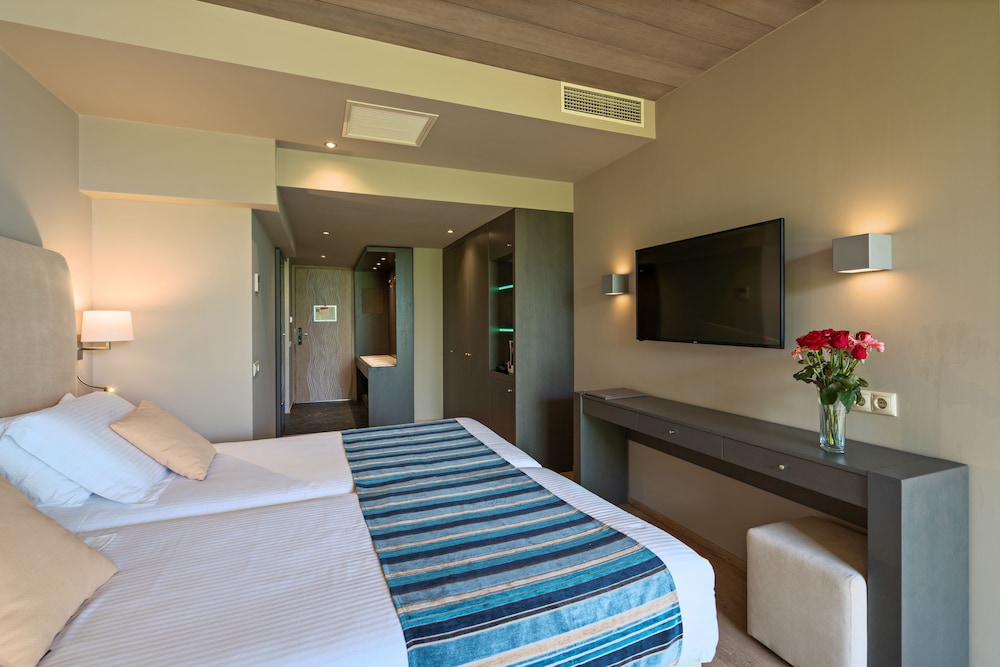 Kyma Suites Beach Hotel — Hotel rooms in Rethymnon