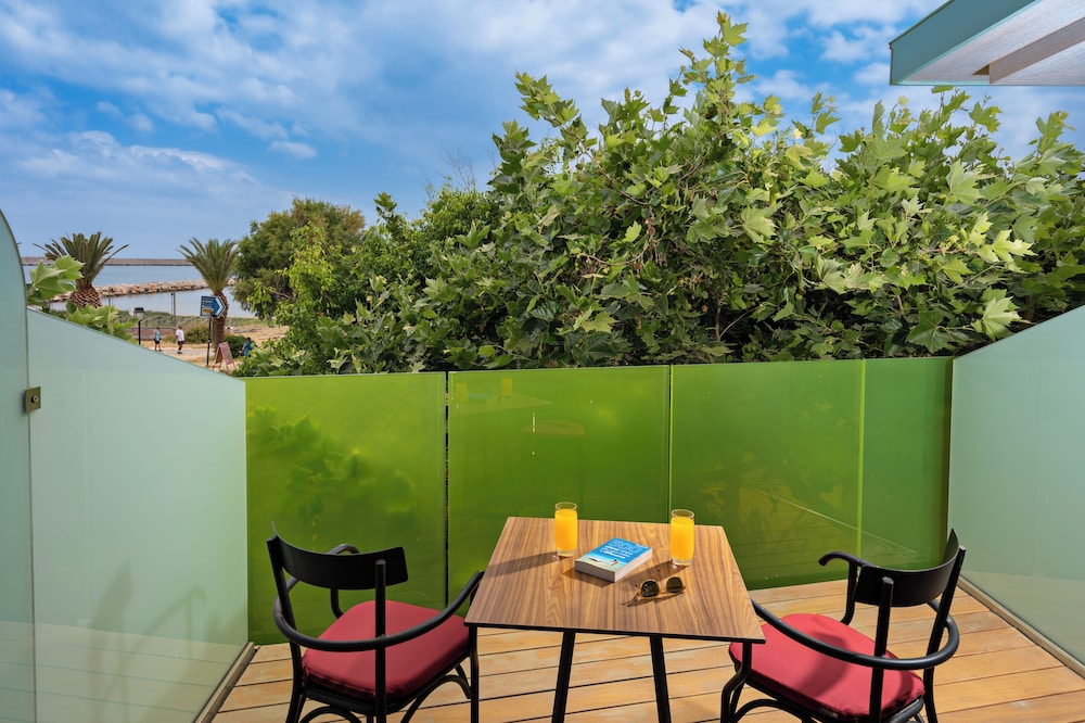 Kyma Suites Beach Hotel — Beach in Rethymnon