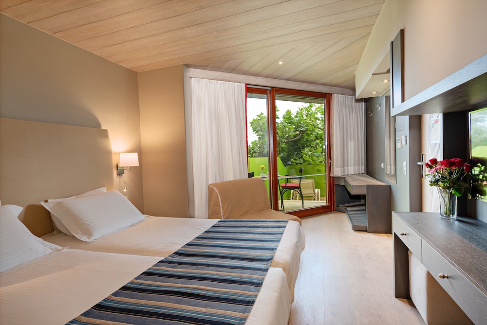 Kyma Suites Beach Hotel — Hotel rooms in Rethymnon