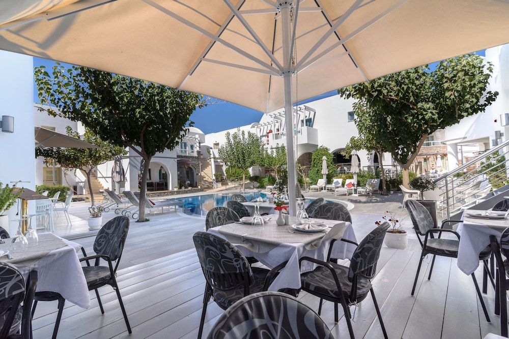 La Mer Deluxe Hotel & Spa - Adults only — Restaurant & bars in Kamari, South Aegean