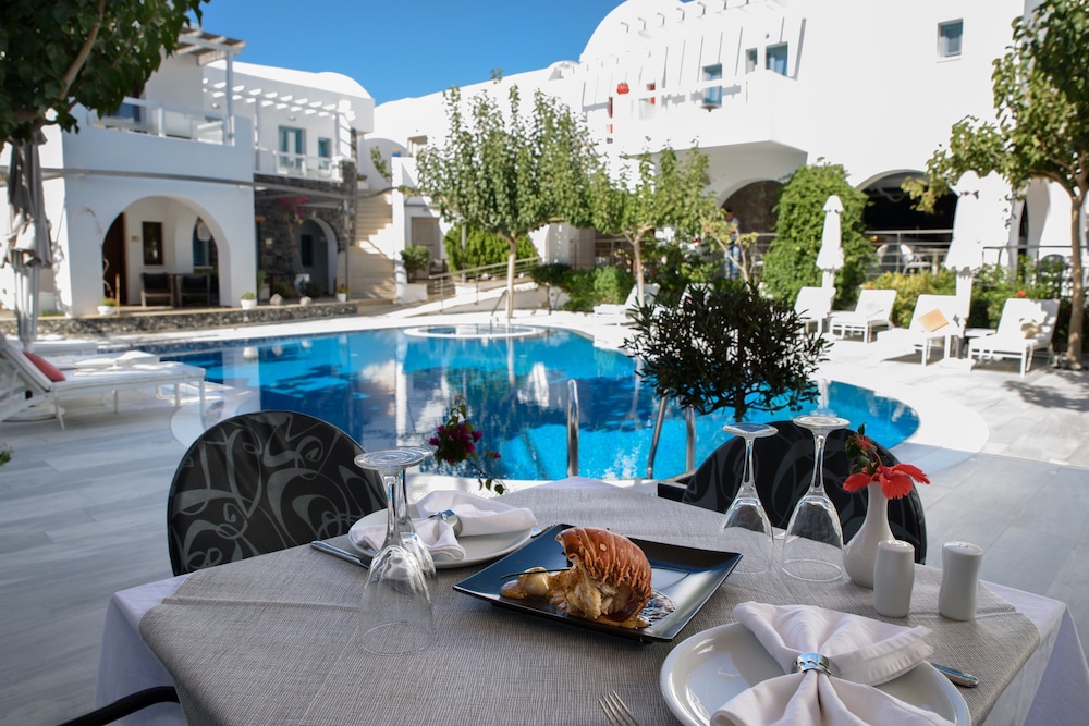 La Mer Deluxe Hotel & Spa - Adults only — Restaurant & bars in Kamari, South Aegean