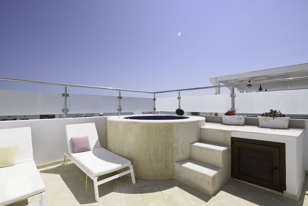La Mer Deluxe Hotel & Spa - Adults only — Spa in Kamari, South Aegean