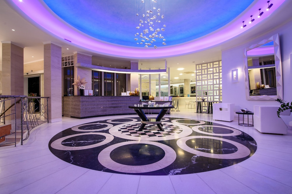 La Mer Deluxe Hotel & Spa - Adults only — Hotel building in Kamari, South Aegean