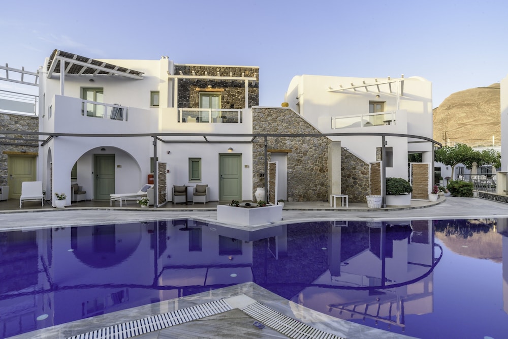 La Mer Deluxe Hotel & Spa - Adults only — Swimming pool in Kamari, South Aegean