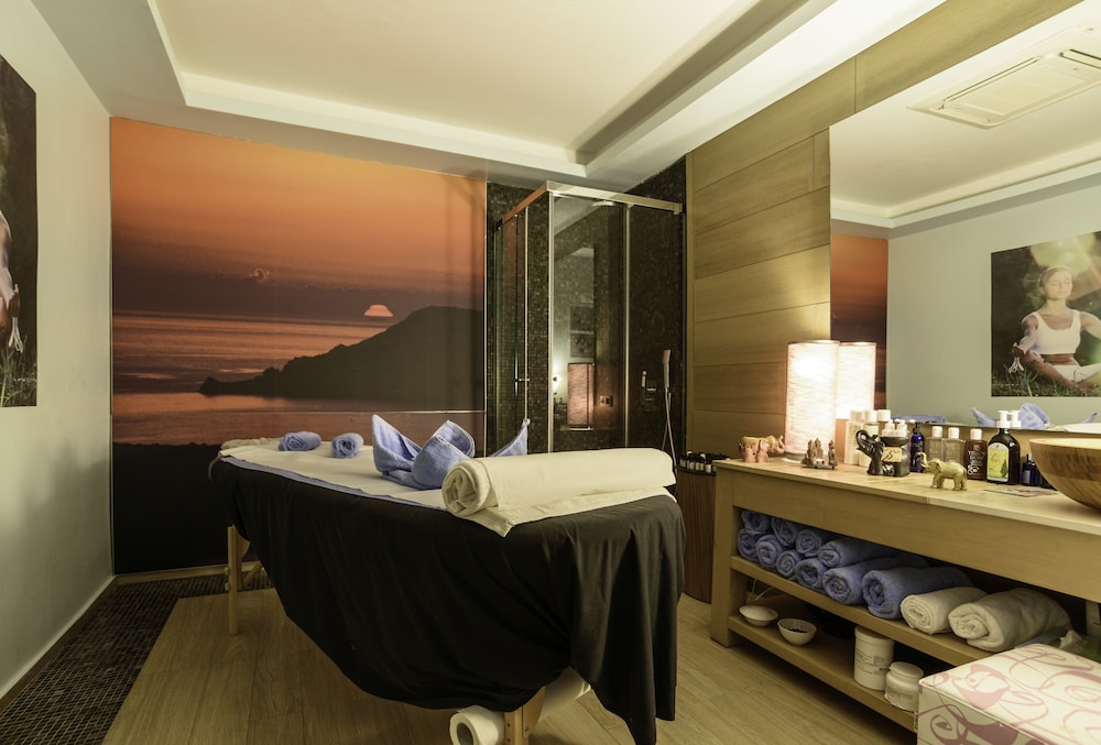 La Mer Deluxe Hotel & Spa - Adults only — Hotel rooms in Kamari, South Aegean