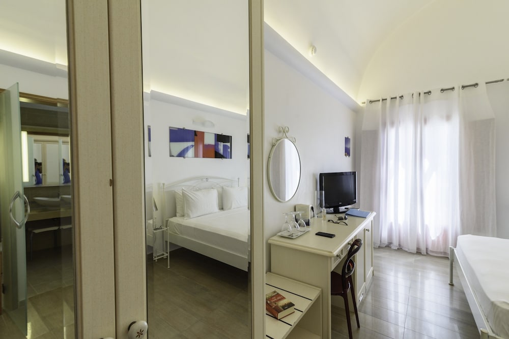 La Mer Deluxe Hotel & Spa - Adults only — Hotel rooms in Kamari, South Aegean
