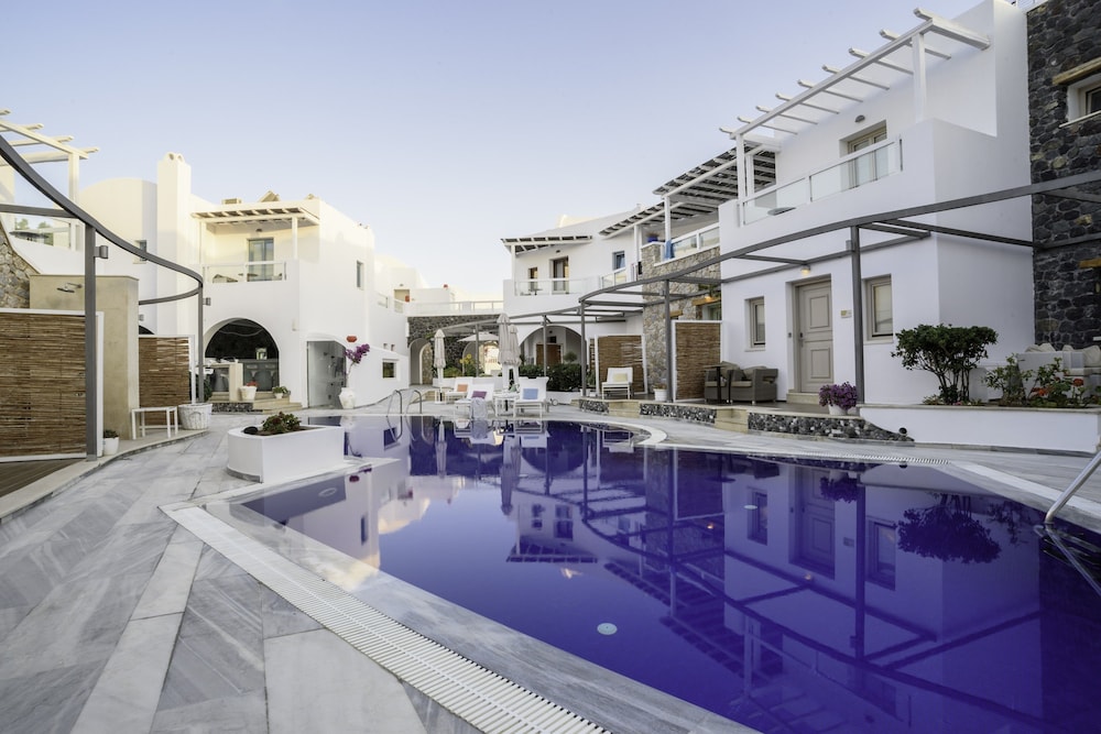 La Mer Deluxe Hotel & Spa - Adults only — Swimming pool in Kamari, South Aegean