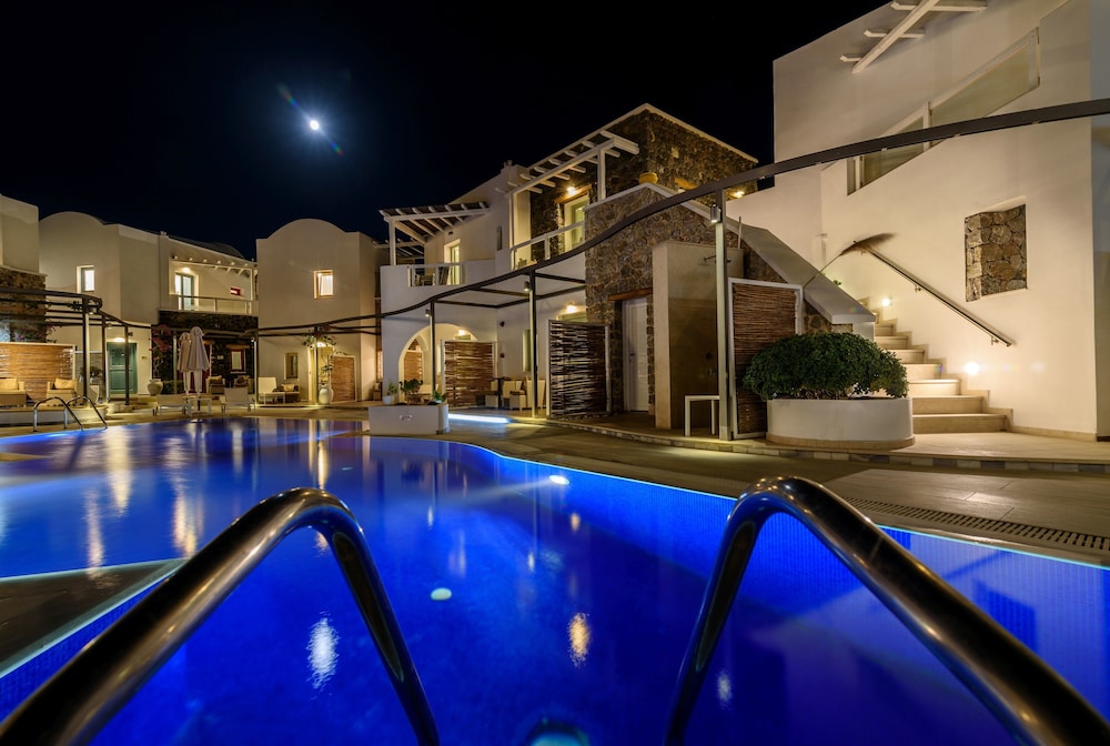 La Mer Deluxe Hotel & Spa - Adults only — Swimming pool in Kamari, South Aegean