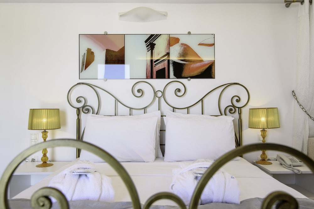 La Mer Deluxe Hotel & Spa - Adults only — Hotel rooms in Kamari, South Aegean