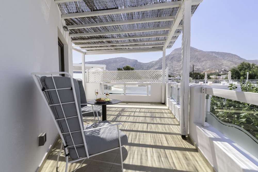 La Mer Deluxe Hotel & Spa - Adults only — Hotel rooms in Kamari, South Aegean